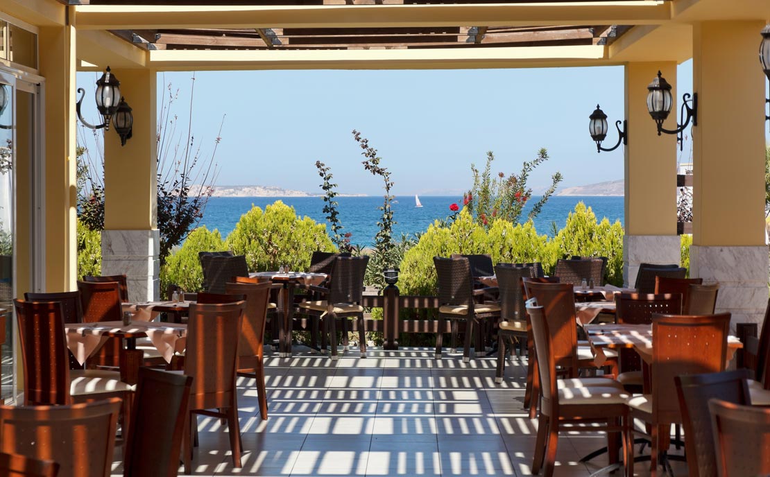 Θέα βεράντας εστιατορίου στο Ξενοδοχείο  Gaia Royal
