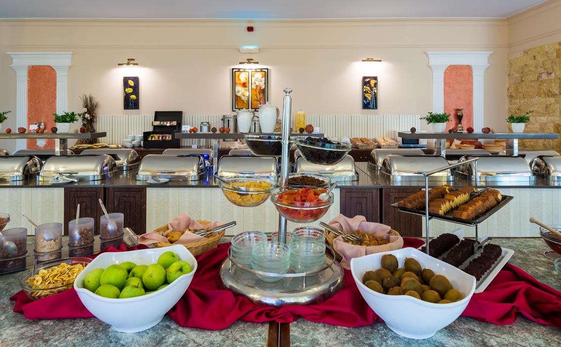 Μπουφές φαγητών στο Ξενοδοχείο Gaia Royal